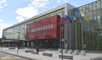 Glavni vhod v Osnovno šolo Koper