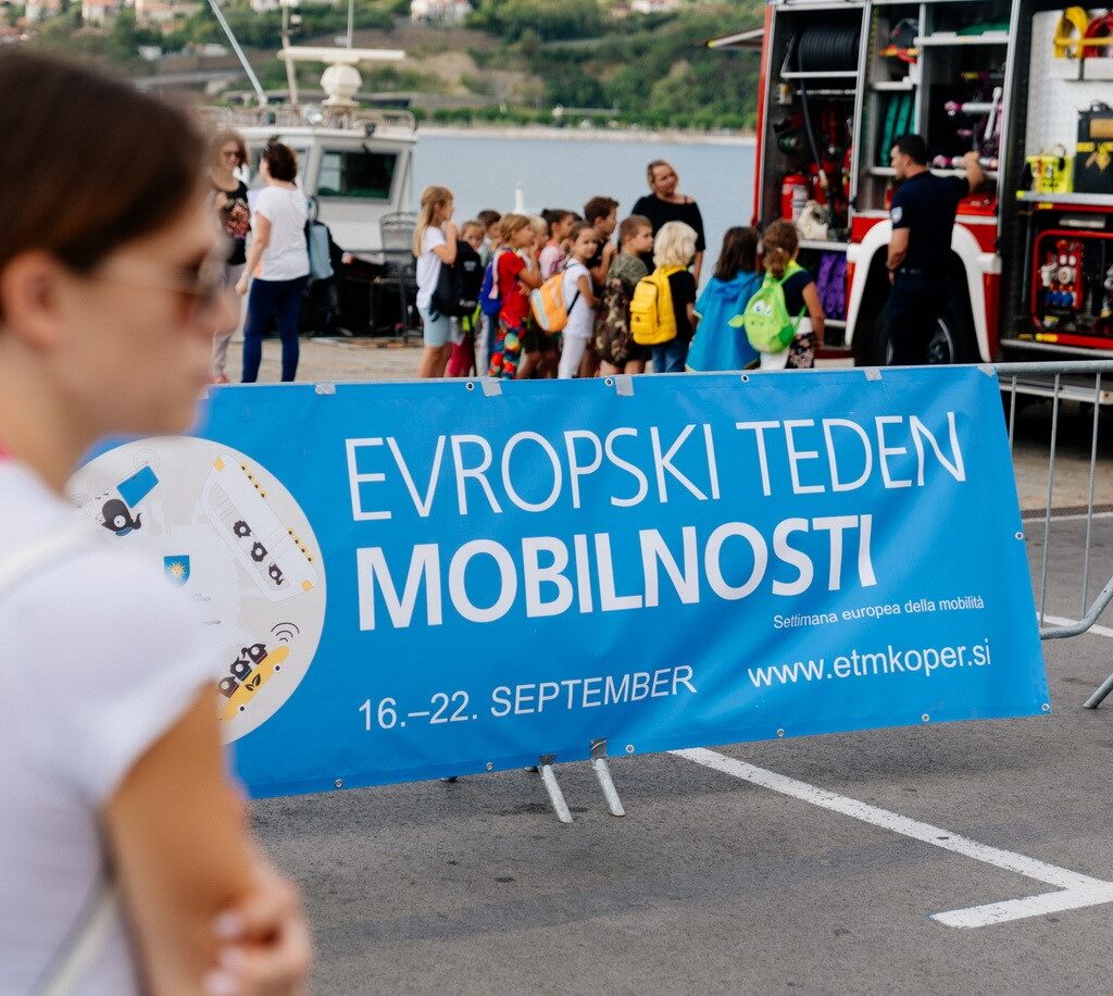 Razgrnjen transparent Evropskega tedna mobilnosti