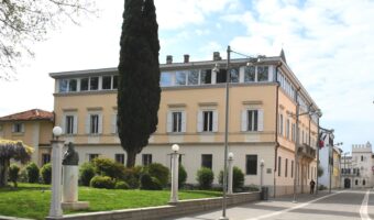 Stavba Mestne občine Koper in Verdijeva ulica