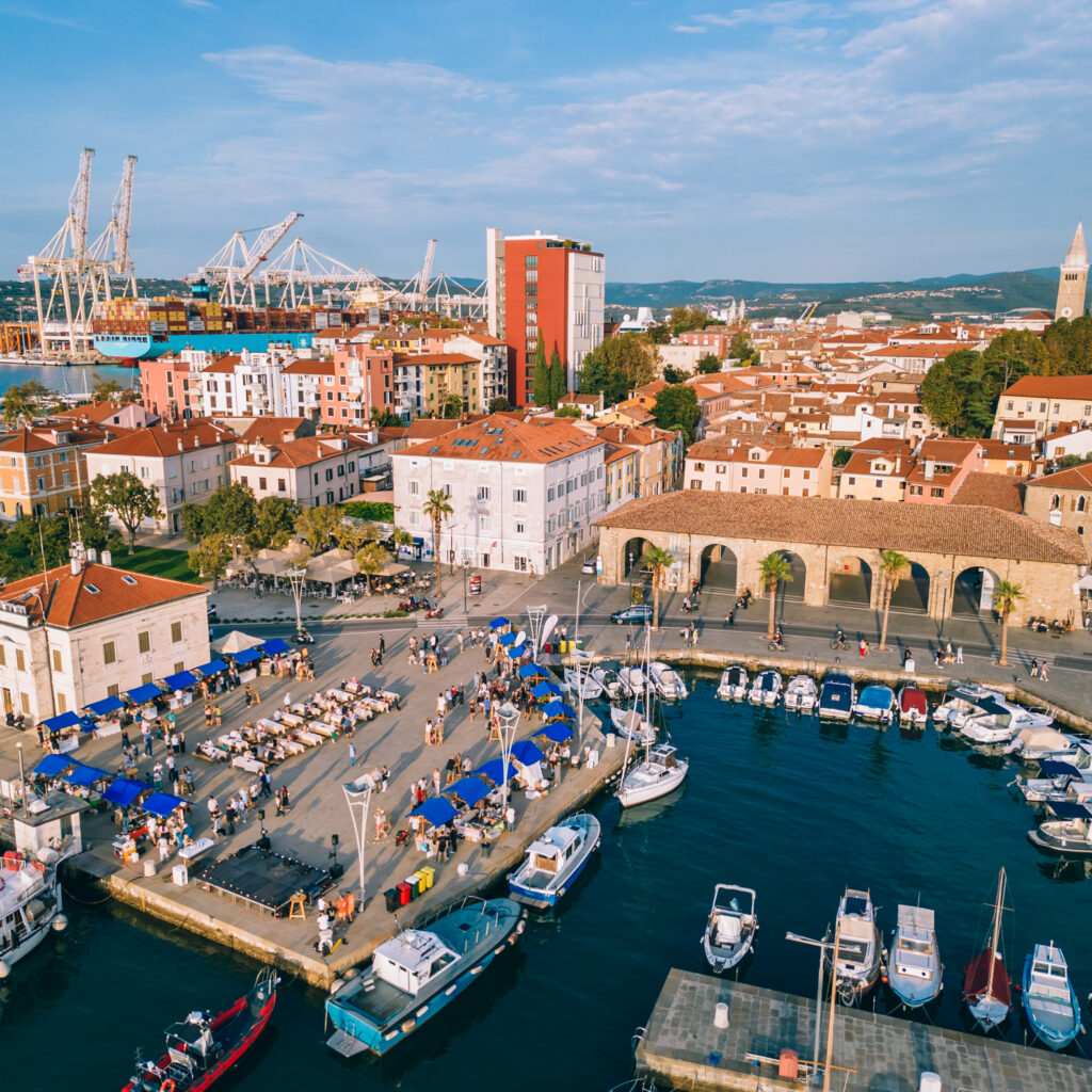 Pogled iz zraka na Koper med potekom prireditve Altroke
