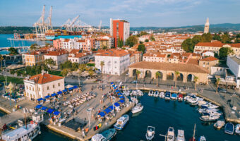 Pogled iz zraka na Koper med potekom prireditve Altroke